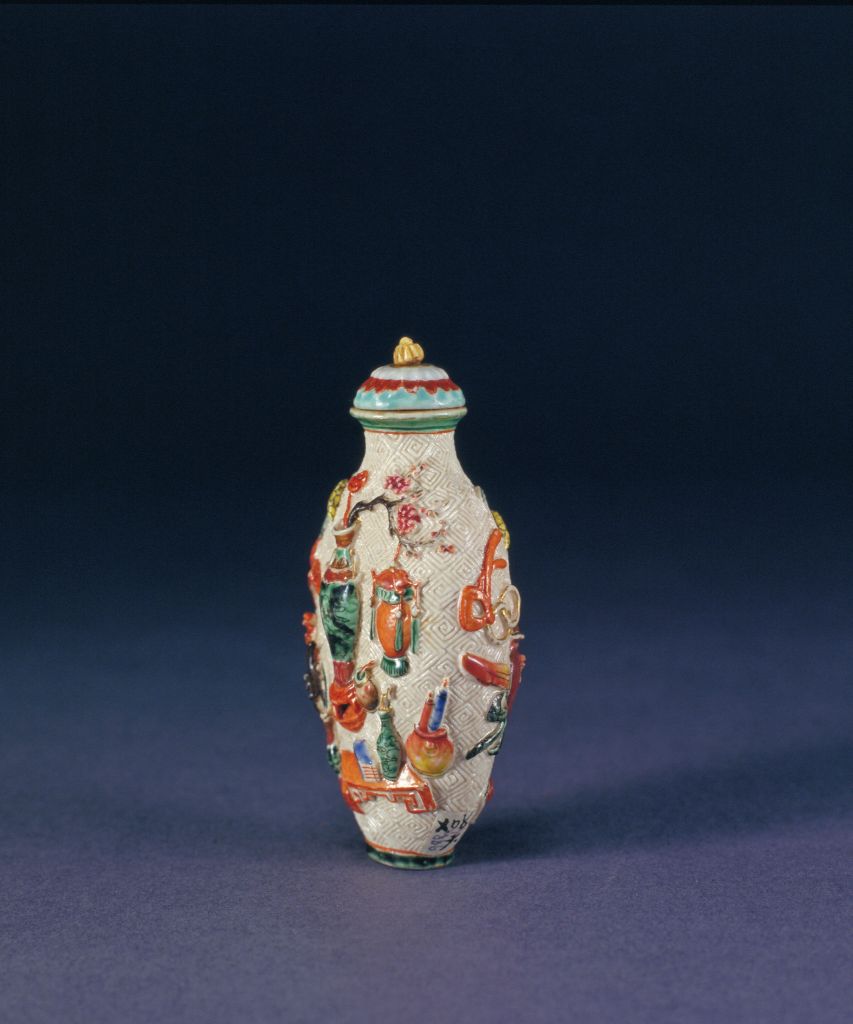 图片[3]-Pink carved porcelain antique snuff bottle-China Archive